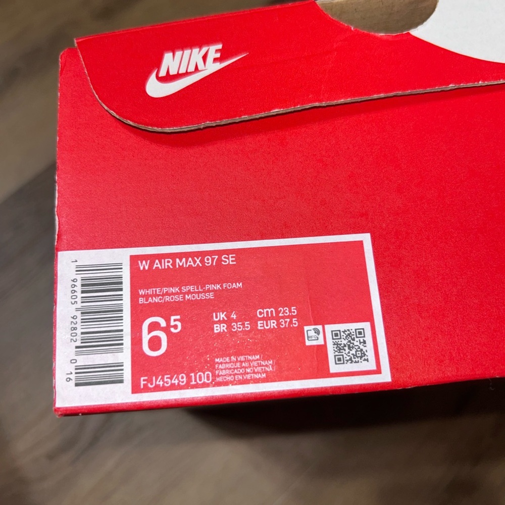Nike - Picture 5 of 5